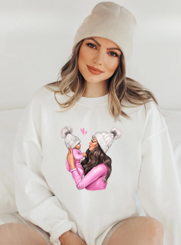 T-SHIRT MOM WITH DARK HAIR AND GIRL